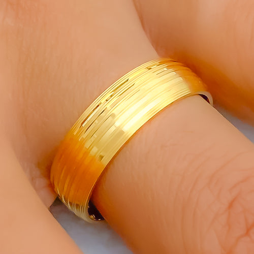 Glossy Fine Lined 22k Gold Band 