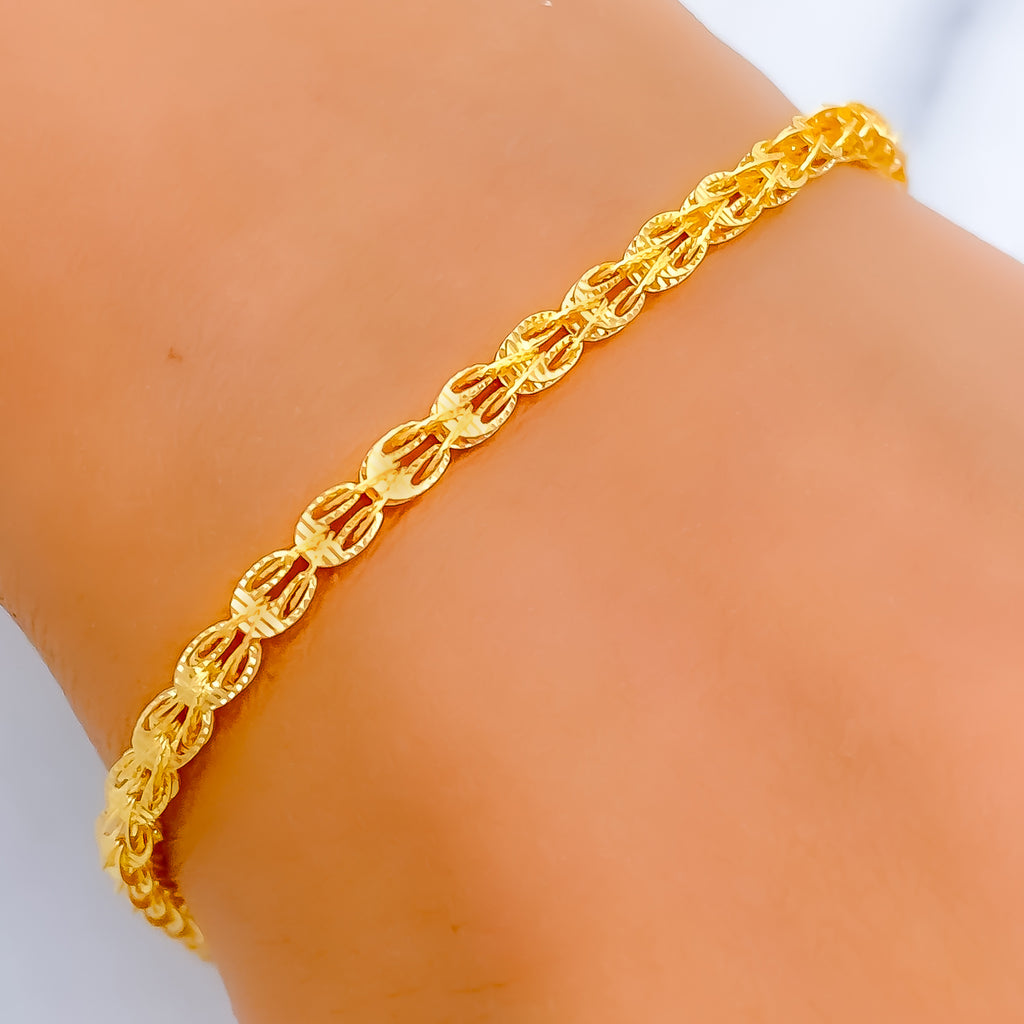 Exclusive 22k Gold Loop Chain Bracelet – Andaaz Jewelers