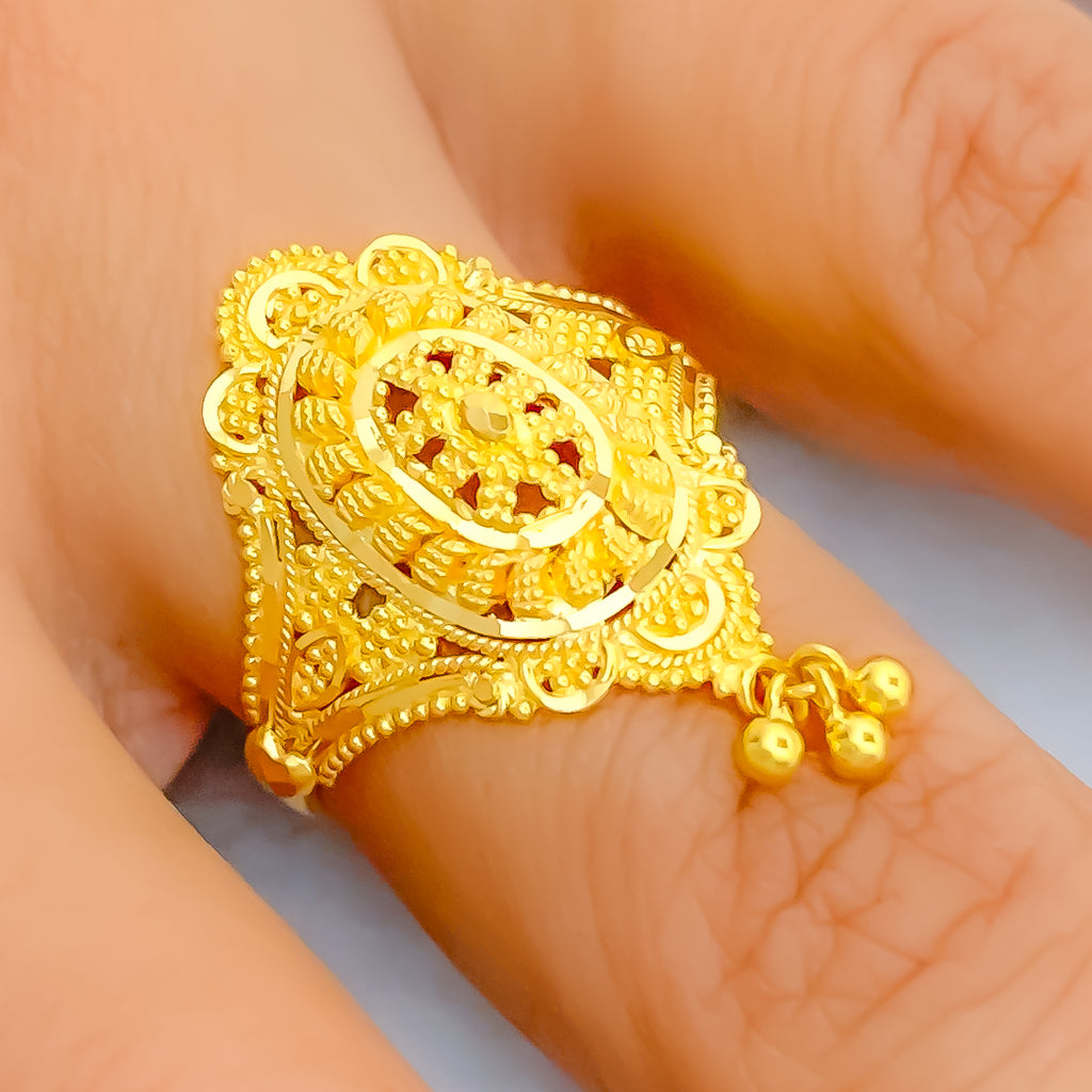 Reflective Paisley Accented 22K Gold Ring – Andaaz Jewelers