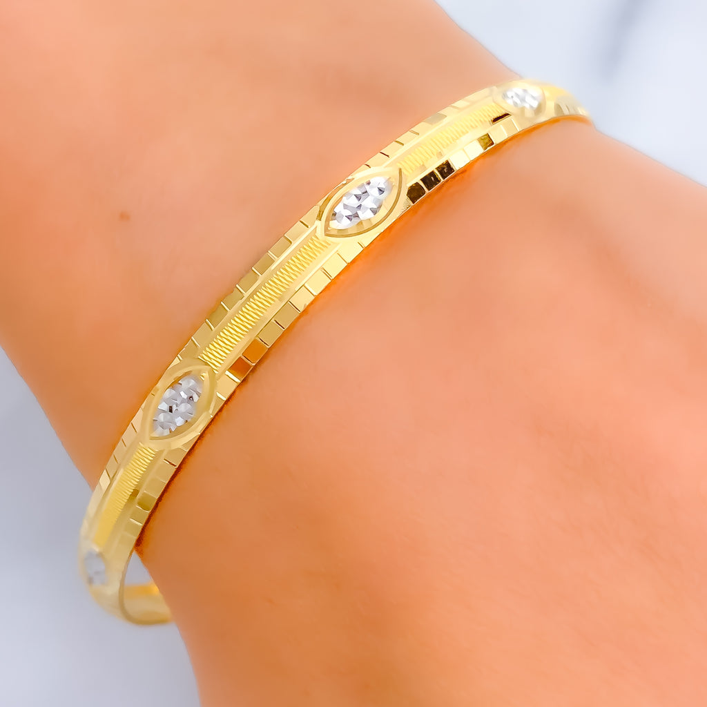 Flowing Leaf 22k Gold Bangle Bracelet – Andaaz Jewelers