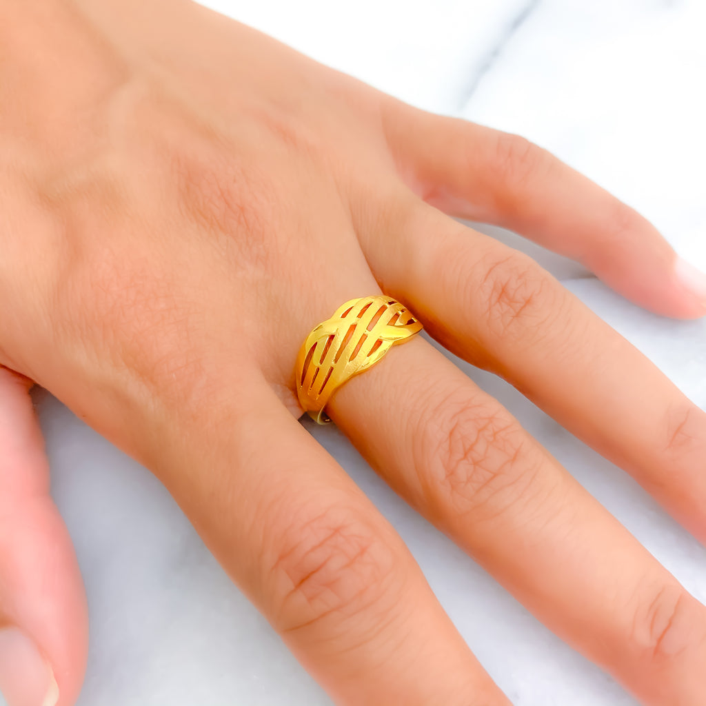 Versatile Interlinked Striped 22k Gold Ring – Andaaz Jewelers