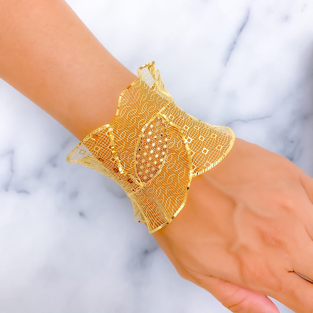 Ornate Filigree 21K Gold Wavy Bangle Bracelet – Andaaz Jewelers
