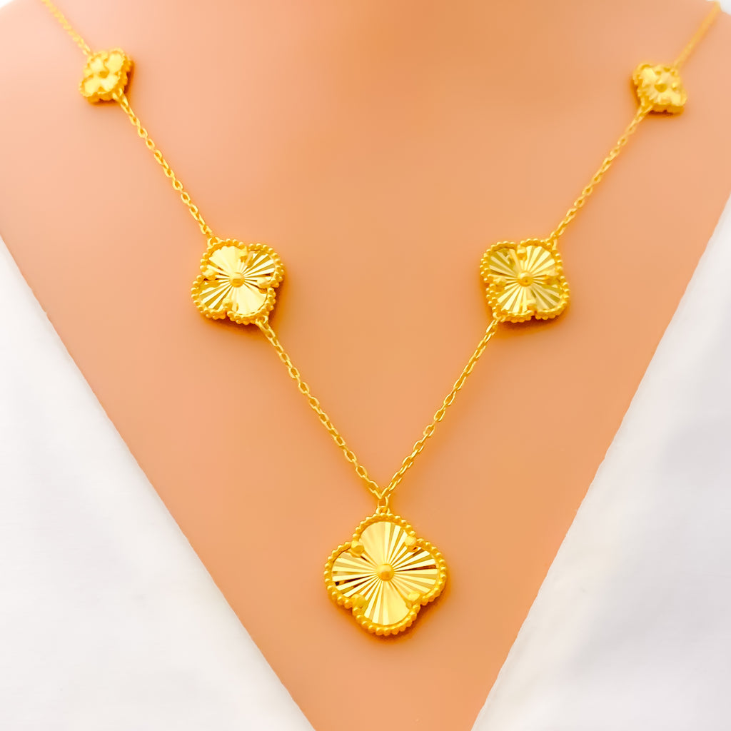 ALOUND LENGTH ADJUSTABLE NECKLACE 金銀セット Refined Reflective 21k Gold Clover Necklace Set – Andaaz Jewelers