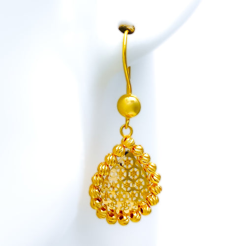 fashionable-ritzy-21k-gold-hanging-earrings