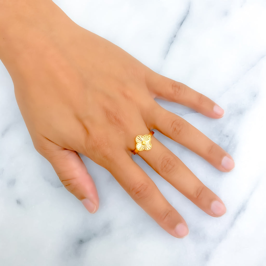 Glistening Floral 21k Gold Clover Ring - Size 8.75 – Andaaz Jewelers