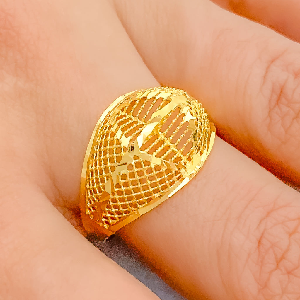 Jazzy Striped Gold 22k Gold Ring – Andaaz Jewelers