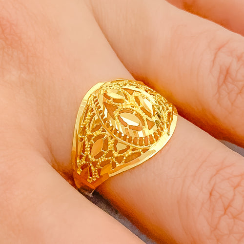 Shiny Elevated Leaf 22k Gold Ring