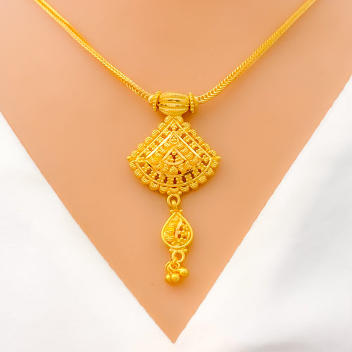 Traditional Fan-Shaped 22k Gold Necklace Set 