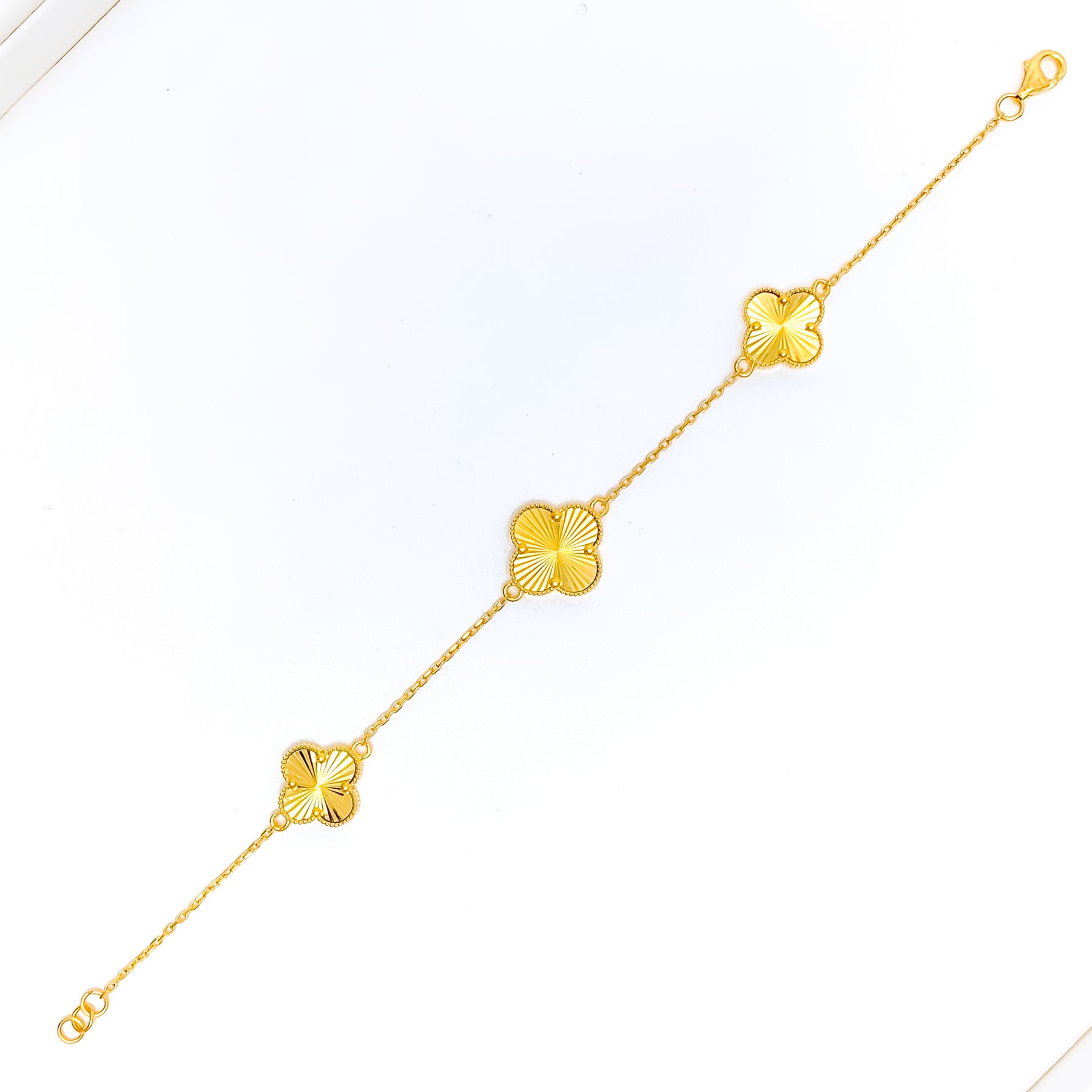 Reflective Triple Clover 21k Gold Bracelet – Andaaz Jewelers