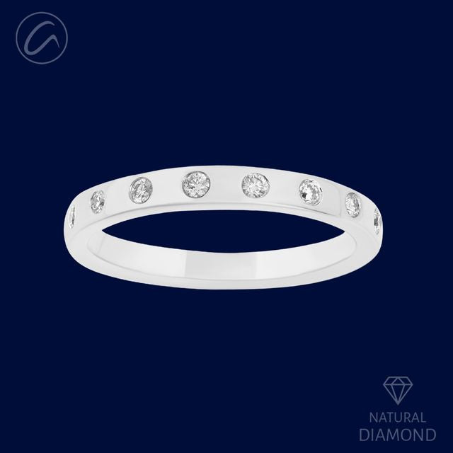 chic-evergreen-18k-gold-diamond-band