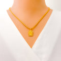 glistening-q-22k-gold-letter-pendant