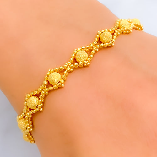 bold-chic-22k-gold-bracelet