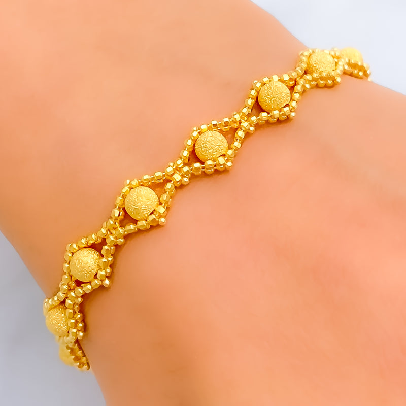 bold-chic-22k-gold-bracelet