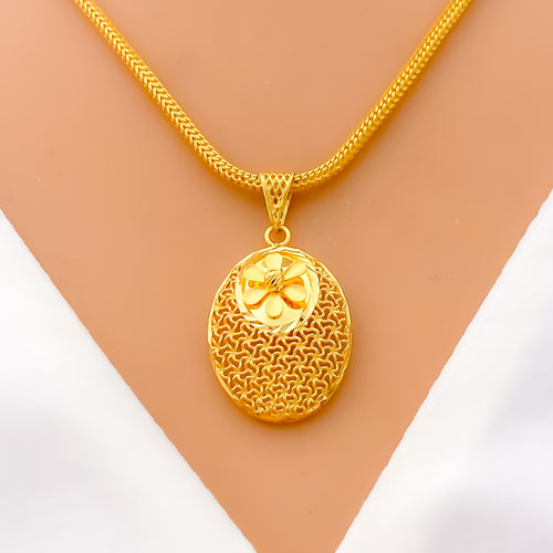 decorative-oval-22k-gold-mesh-pendant