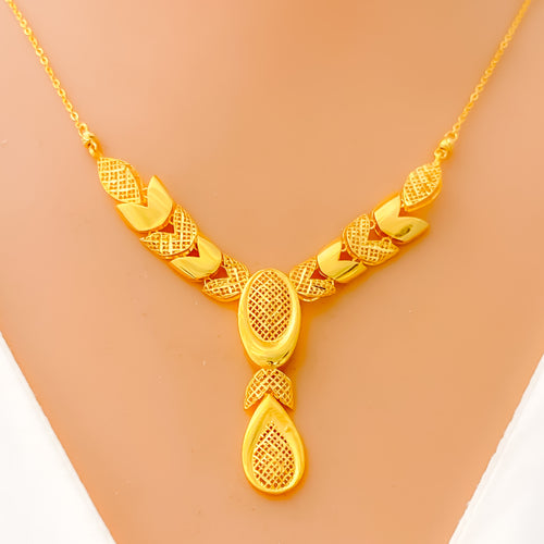 Alternating Leaf Adorned 22k Gold Light-weight Necklace Set