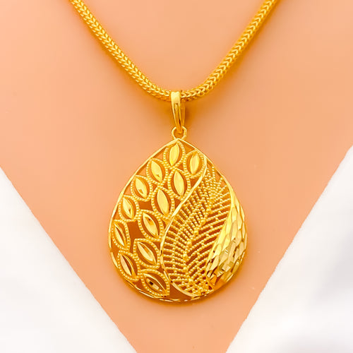 Iconic Leaf Accented 22K Gold Pendant Set 