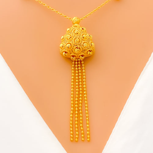 chic-dangling-22k-gold-pendant-w-chain