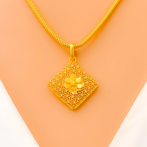 Tasteful Netted 22k Gold Pendant 