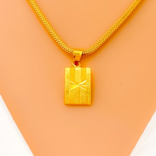 Mesmerizing Striped 22K Gold Pendant Set