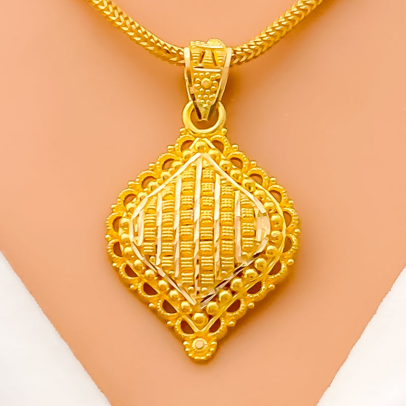 delightful-charming-22k-gold-pendant-set