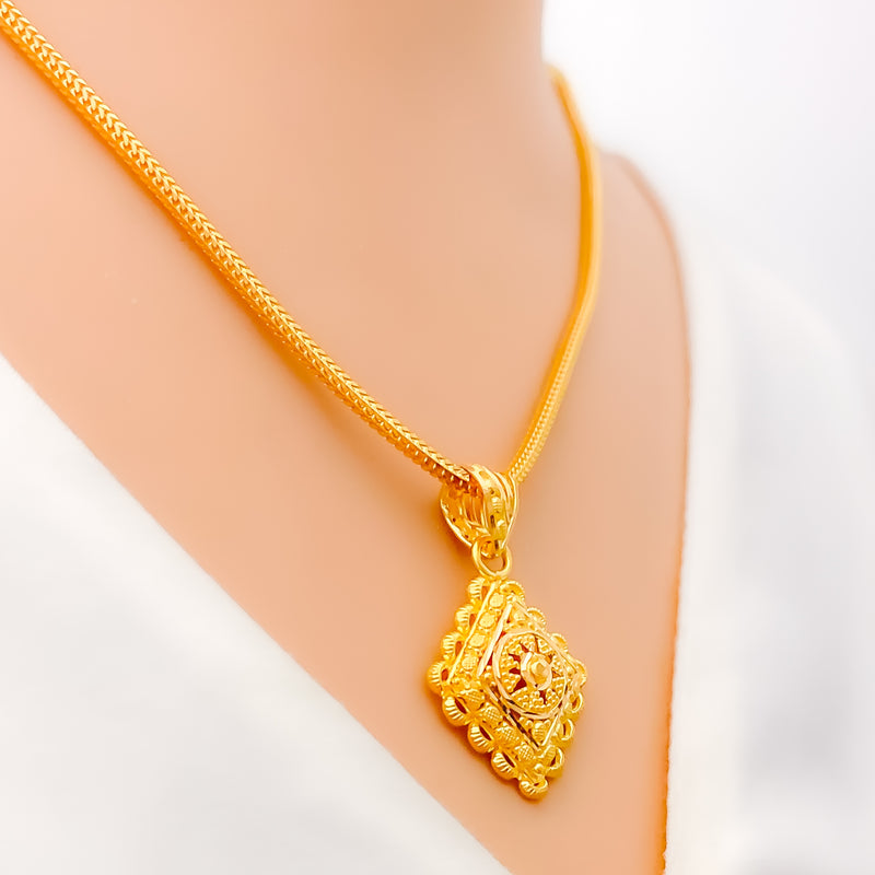 graceful-dazzling-22k-gold-pendant-set
