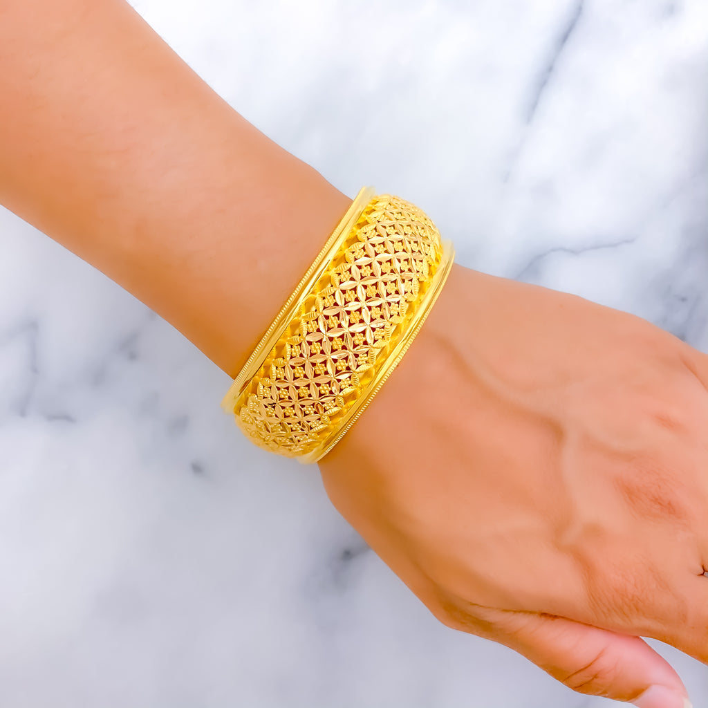 Iridescent Cutwork Leaf 22k Gold Bangle – Andaaz Jewelers