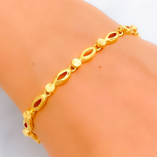 interlinked-polished-22k-gold-bracelet