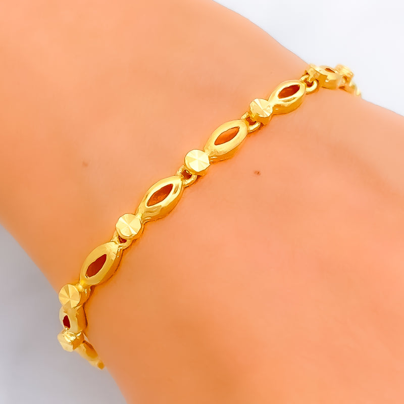 interlinked-polished-22k-gold-bracelet