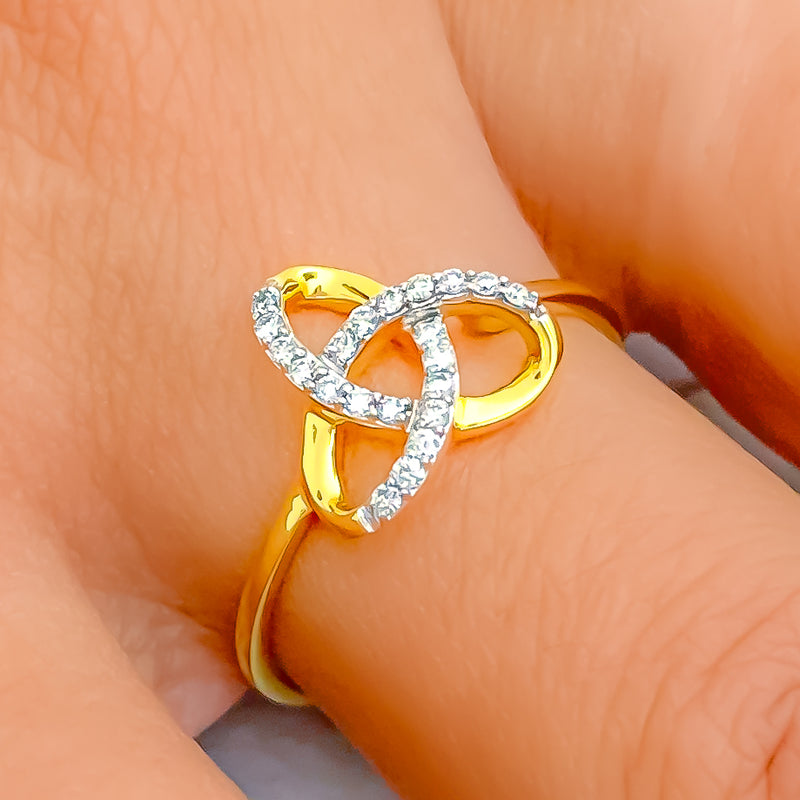 spiral-dazzling-18k-gold-diamond-ring