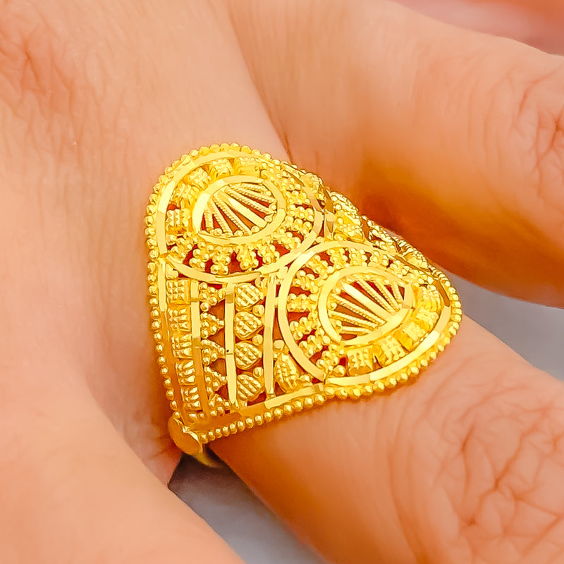 Stylish Grandiose 22K Gold Ring 