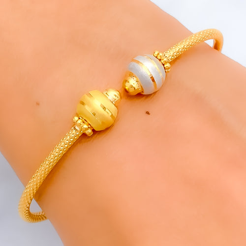 Gorgeous Graceful 22k Gold Bangle Bracelet