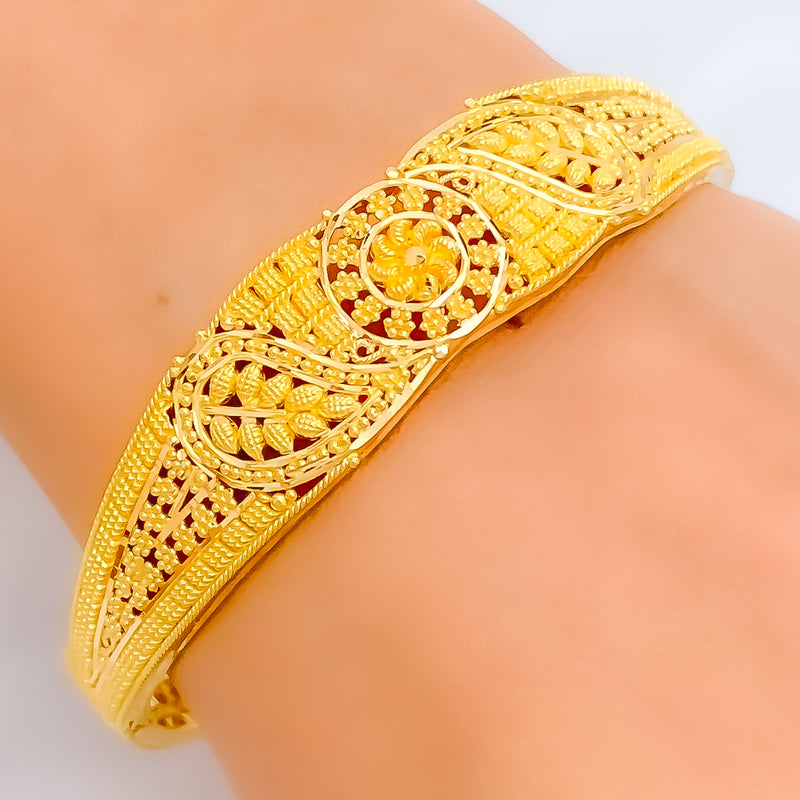 Captivating Paisley Motif 22k Gold Bangle Bracelet
