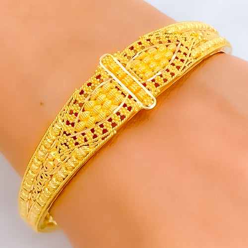 Mesmerizing Golden Elegant 22k Gold Bangle Bracelet
