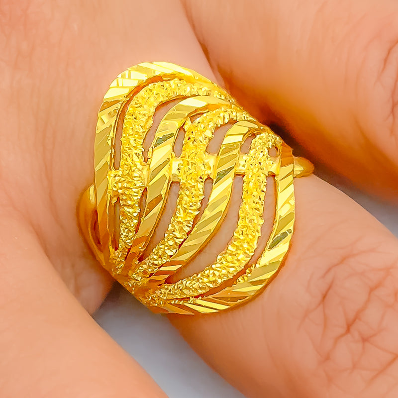 Alternating Decorative Luscious 22k Gold Ring