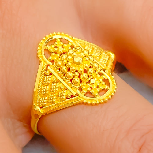 Attractive Palatial 22K Gold Ring