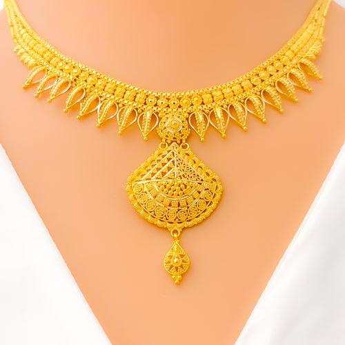 distinct-bespoke-golden-leaf-22k-gold-necklace