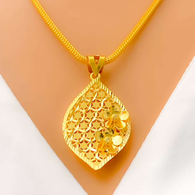 Netted Leaf Adorned 22K Gold Pendant Set