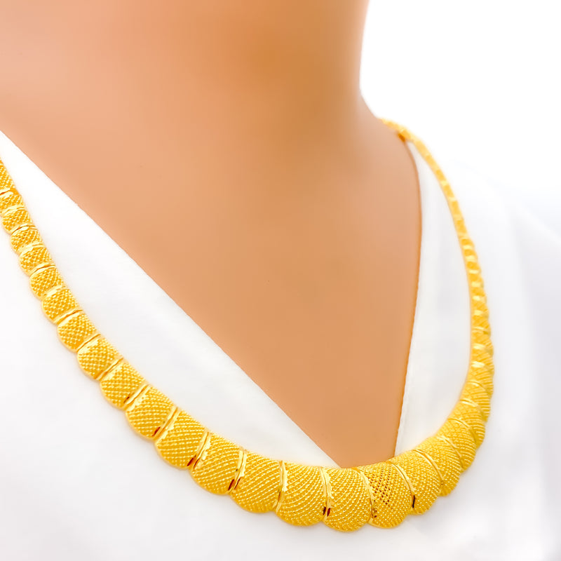 Majestic Netted Tapering 22K Gold Necklace Set 