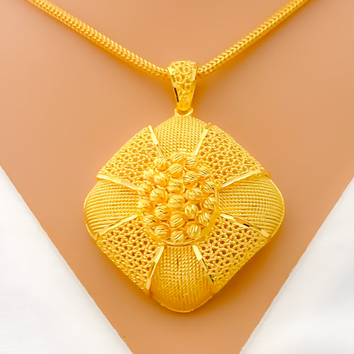 decadent-blooming-22k-gold-pendant-set