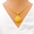 magnificent-shimmering-22k-gold-pendant-set