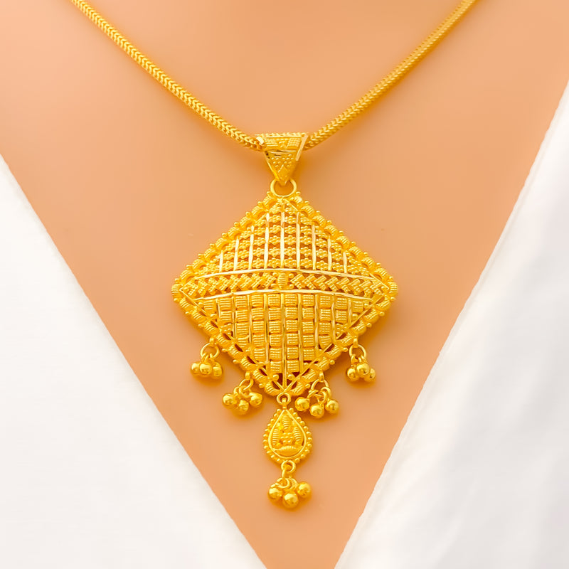 Golden Bespoke Kite Shaped 22k Gold Pendant Set