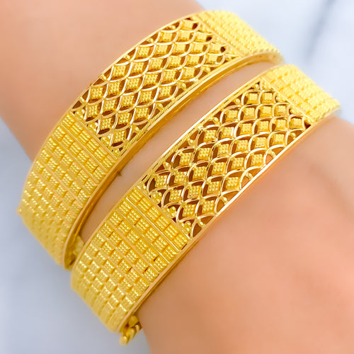 Alternating Charming Chequered 22k Gold Bangle Pair 