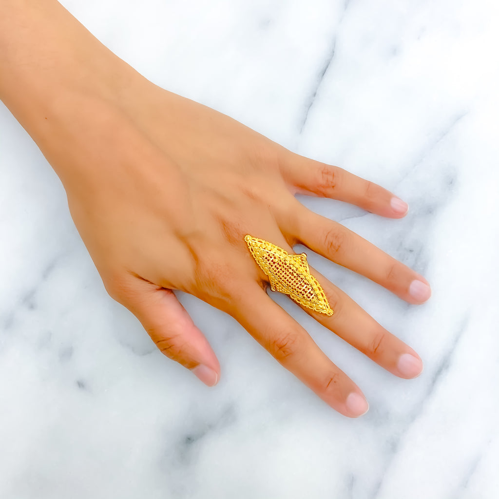 Reflective Striped 22k Gold Elongated Ring – Andaaz Jewelers