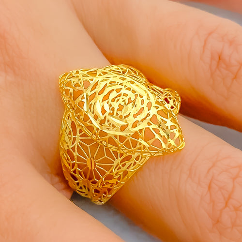 Graceful Netted Marquise 21K Gold Ring