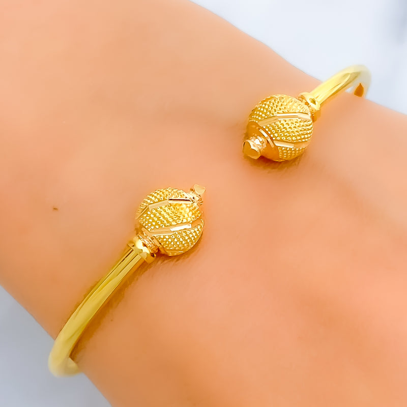 Graceful Evergreen 22k Gold Bangle Bracelet 