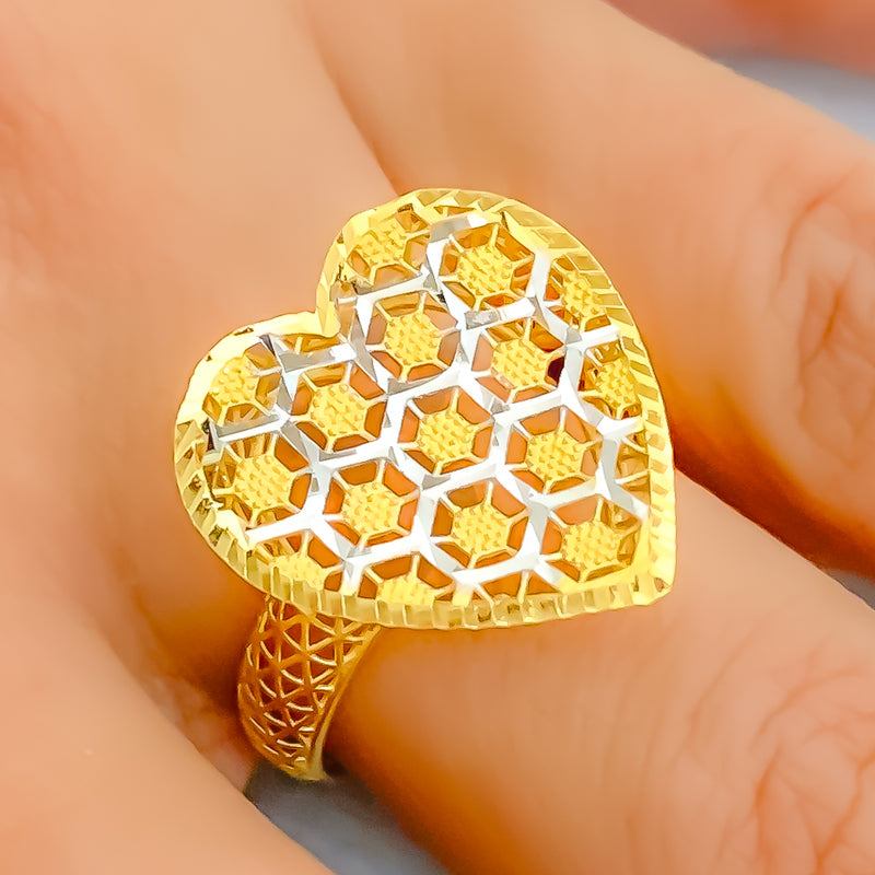 ritzy-shimmering-22k-gold-heart-ring