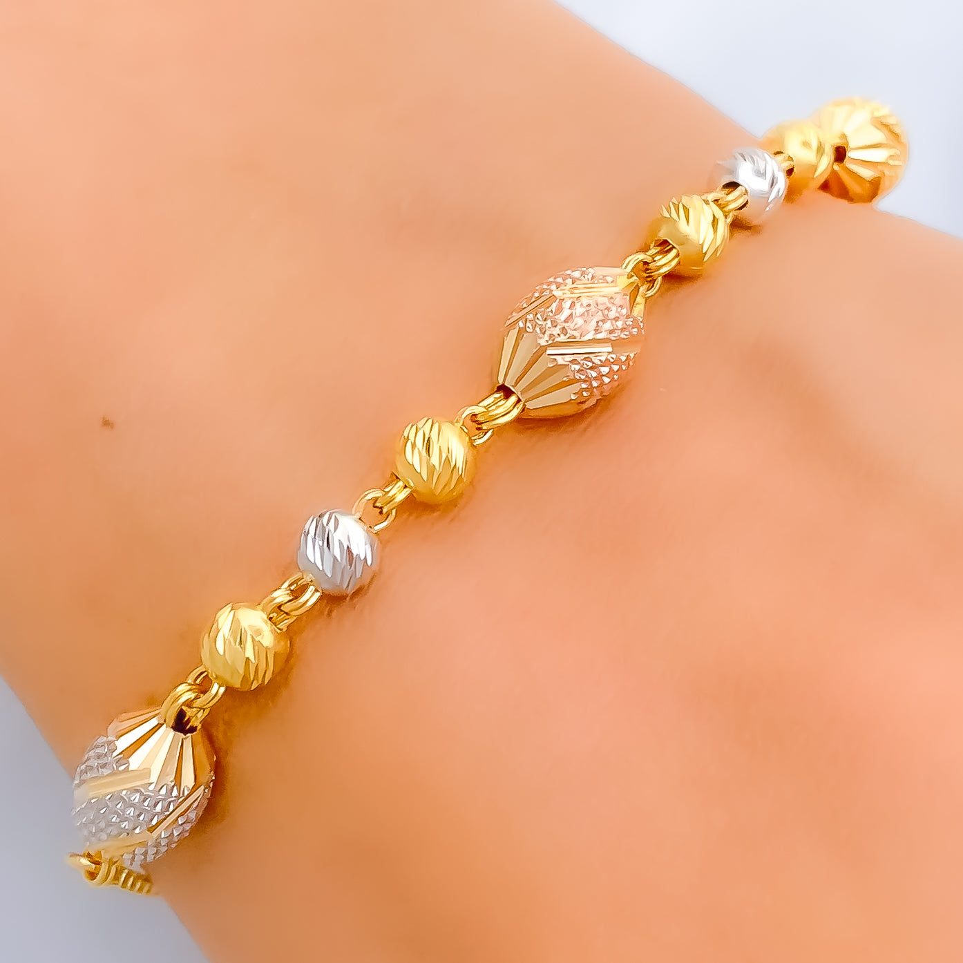 Buy quality Enameled Beads Ladies Bracelet 22k Gold in Rajkot