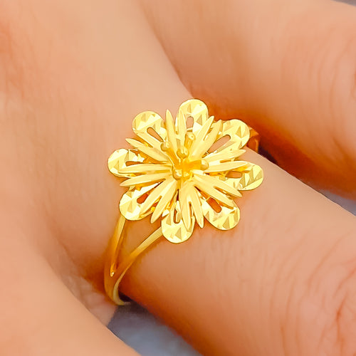 Dressy Daisy 22K Gold Flower Ring 