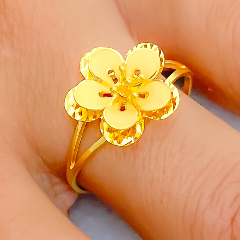 Fashionable Glowing Floral 22K Gold Ring 