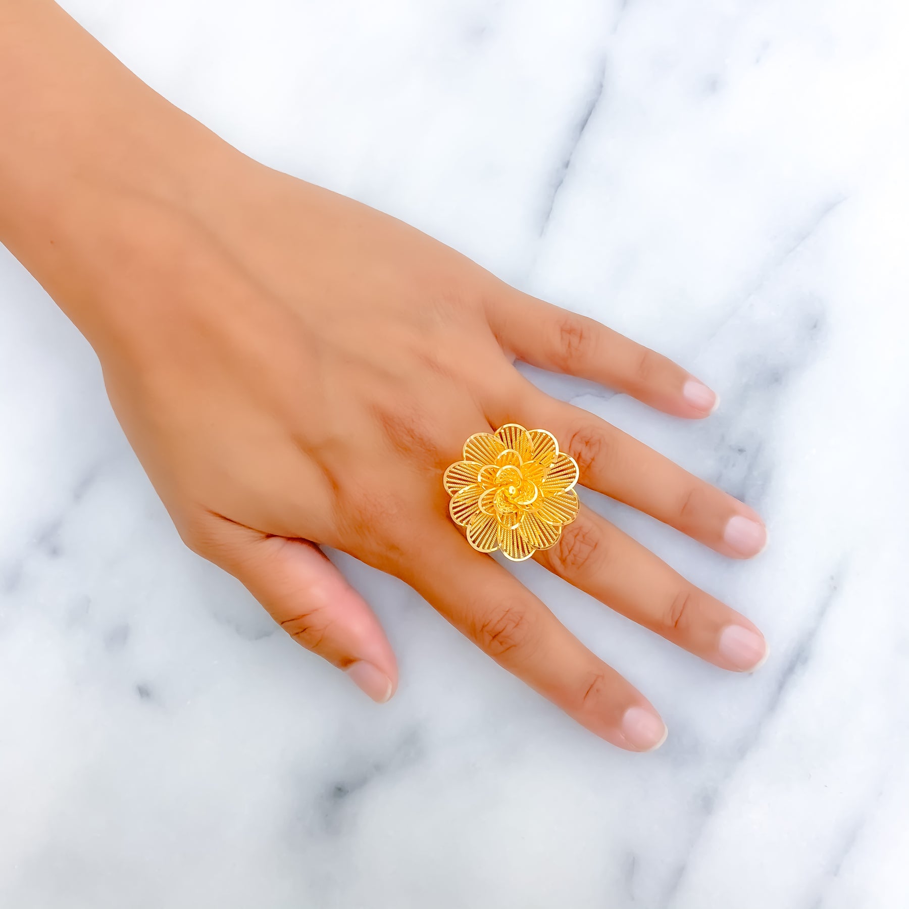 Floral gold store ring